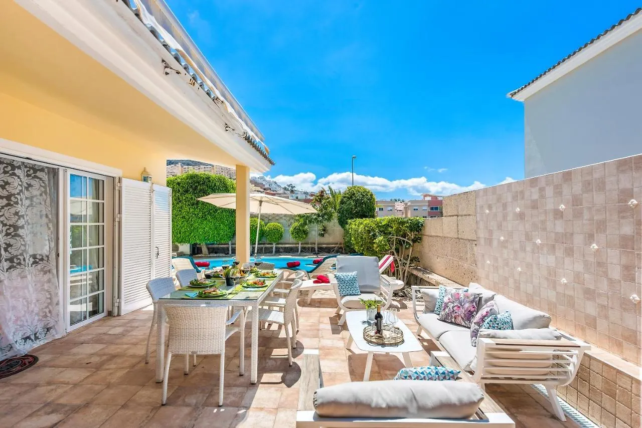 Beautiful Villa Anna With Heated Pool 阿德耶