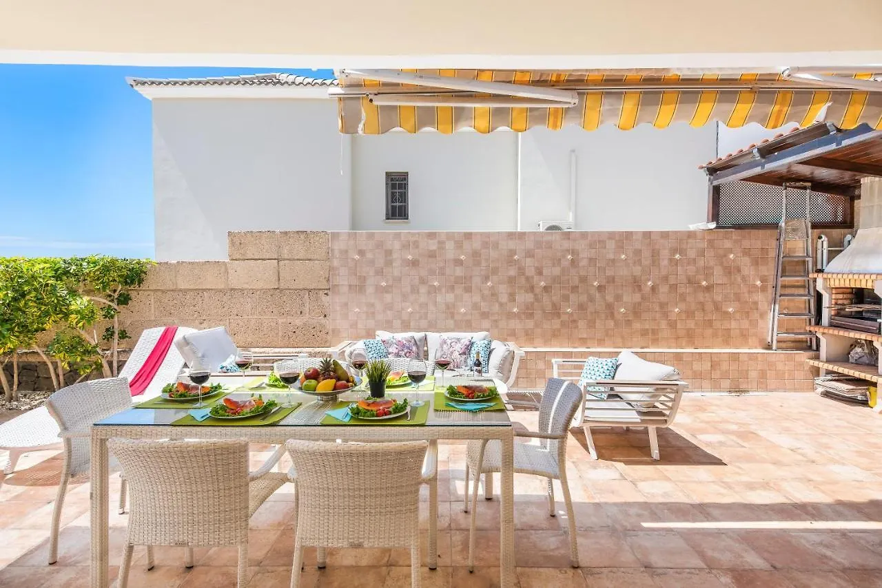 Beautiful Villa Anna With Heated Pool 阿德耶