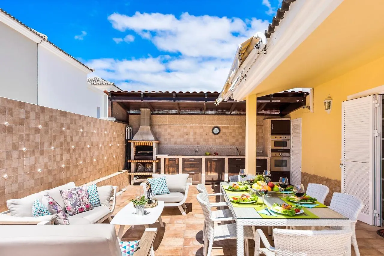 אדחה Beautiful Villa Anna With Heated Pool